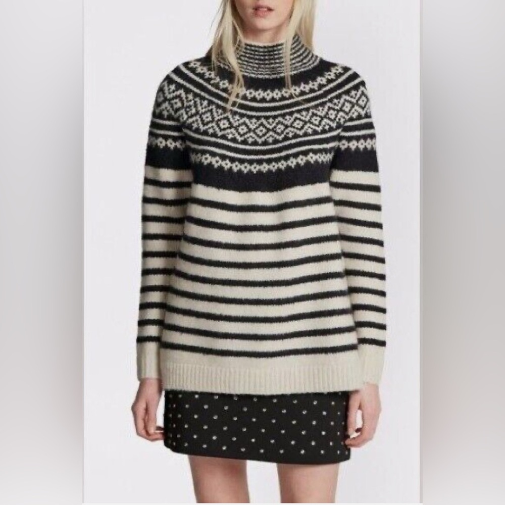 Romeo & Juliet Couture Nordic pattern turtle neck sweater size medium Women's